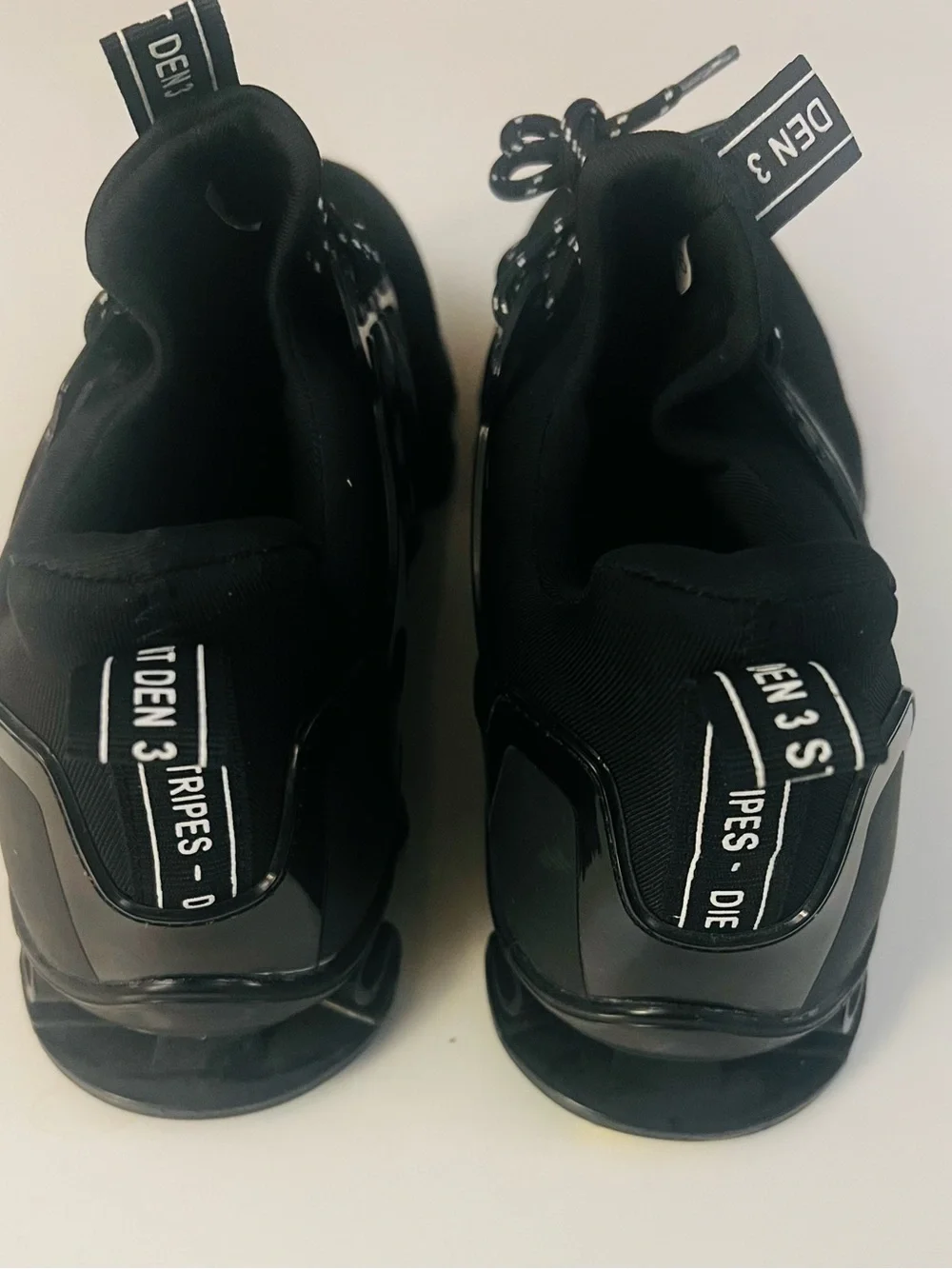 Adidas Die Weltmarke 3 Stripe Men’s Black Athletic Sneakers